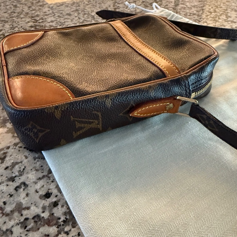 Louis Vuitton Monogram Danube 21 - Picture 3 of 15